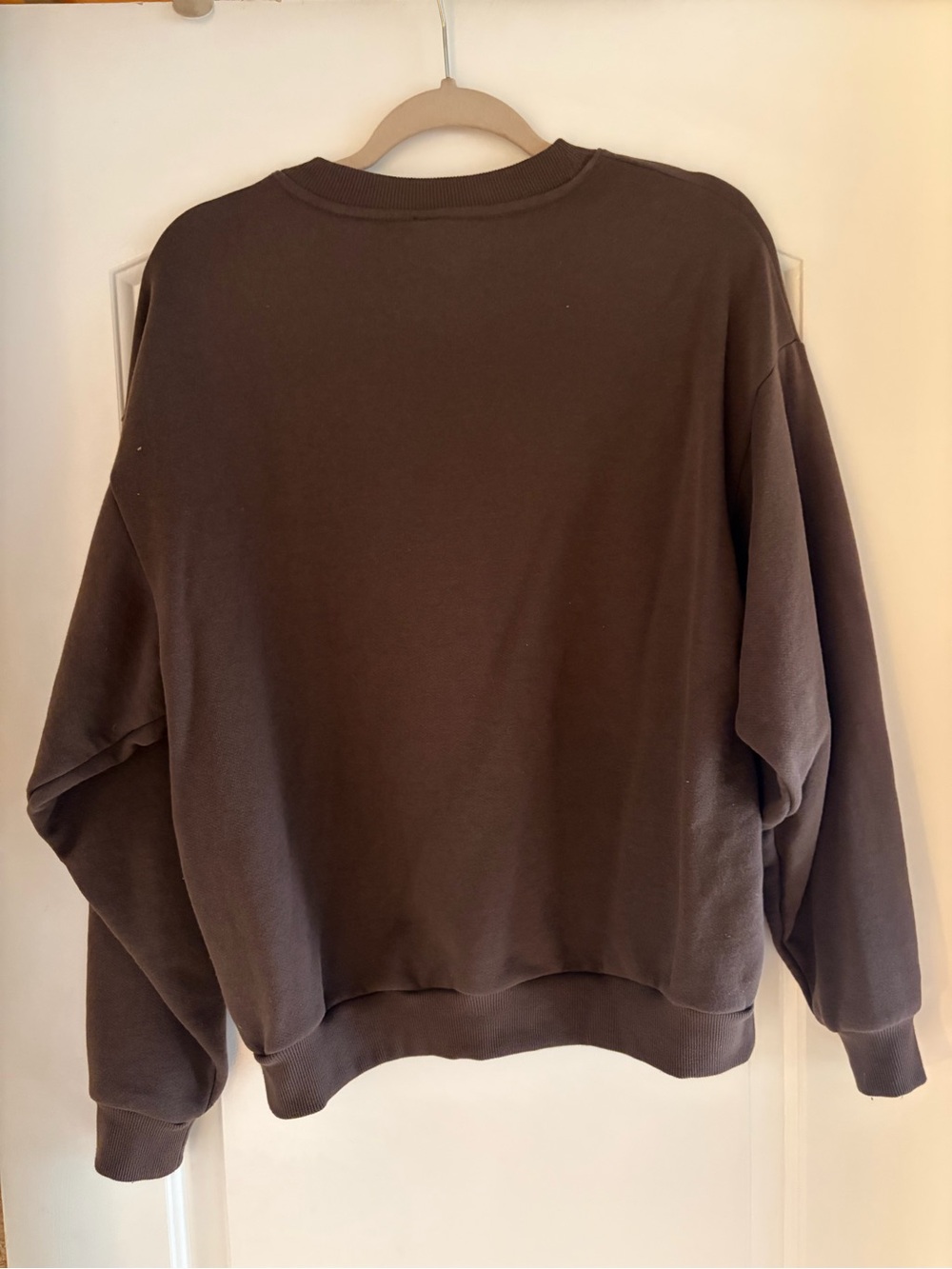 Alo Yoga Accolade Crewneck Sweatshirt in espresso- size XS - Picture 4 of 10